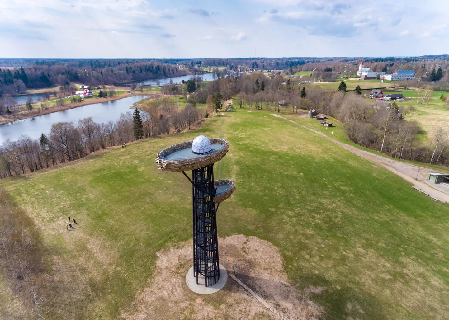 Rõuge pesapuu vaatetorn Ööbikuorus