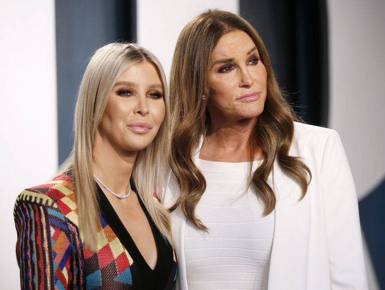 Sophia Hutchins (vasakul) ja Caitlyn Jenner Oscarite auhinnagala järelpeol. 2020.