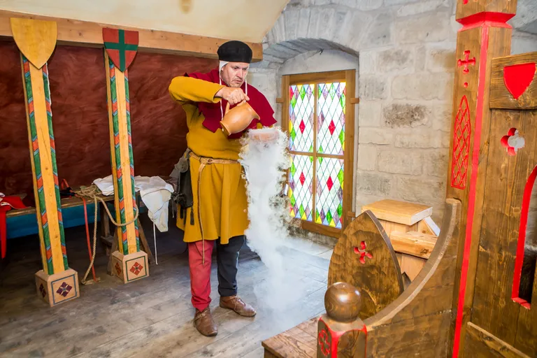 Argo Kirss ootab põnevusega, mismoodi alkeemiamüsteeriumidega harjunud Archebaldi keskuses mõrvamüsteeriumi lahendama hakatakse.