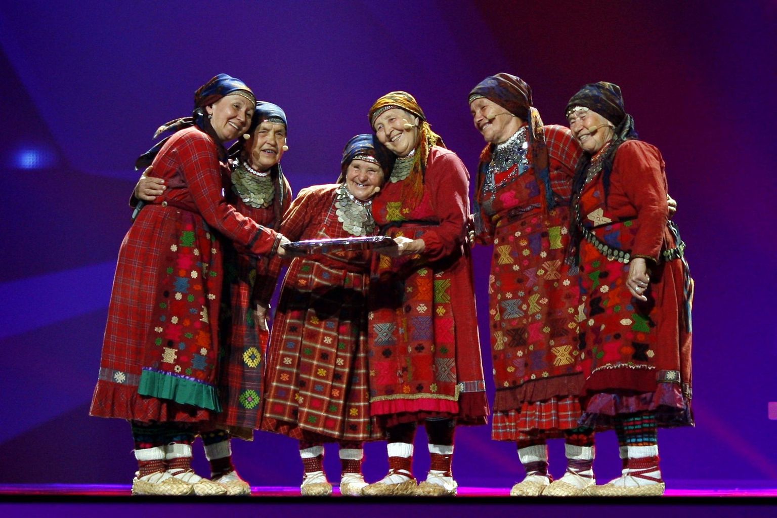 Osa võimude klantspildist, mis kujutab udmurtide elu ja tulevikku Venemaal helgetes toonides, on ka 2012. aastal Eurovisiooni lauluvõistlusel Venemaad esindanud Udmurtia vanamemmede folkansambel Buranovskie Babuški. 