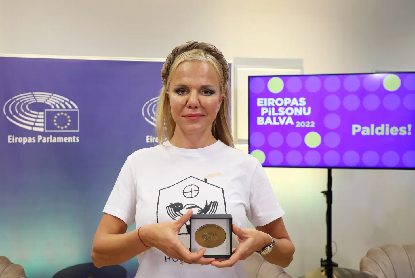 Balvas laureāte, "Hospiss LV" valdes priekšsēdētāja Ilze Neimane-Nešpora piedalās Eiropas Pilsoņu balvas pasniegšanas ceremonijā.