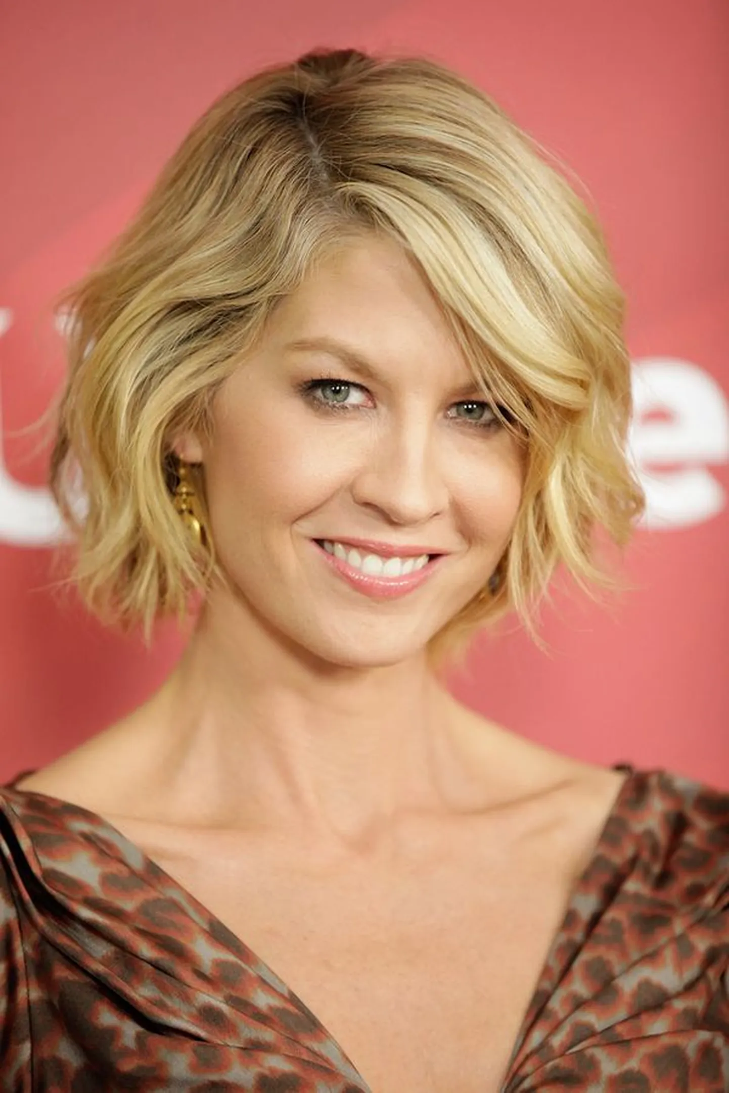 Jenna Elfman, USA näitleja