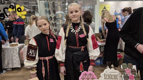 GALERII ⟩ 90 õpilas-, mini- ning mini-minifirmat tõid Võrru omanäolised uudistooted