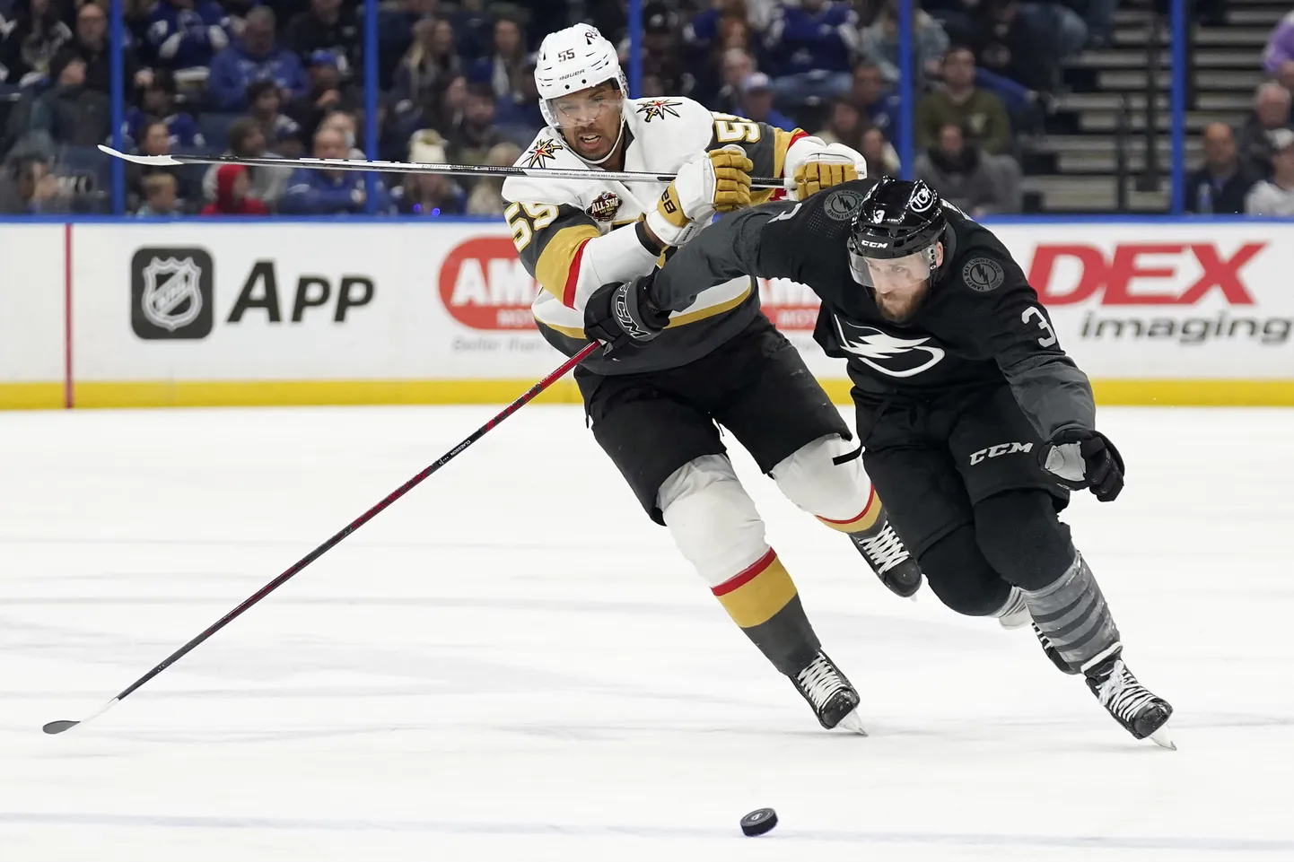 Fredrik Claesson (paremal) NHLis.