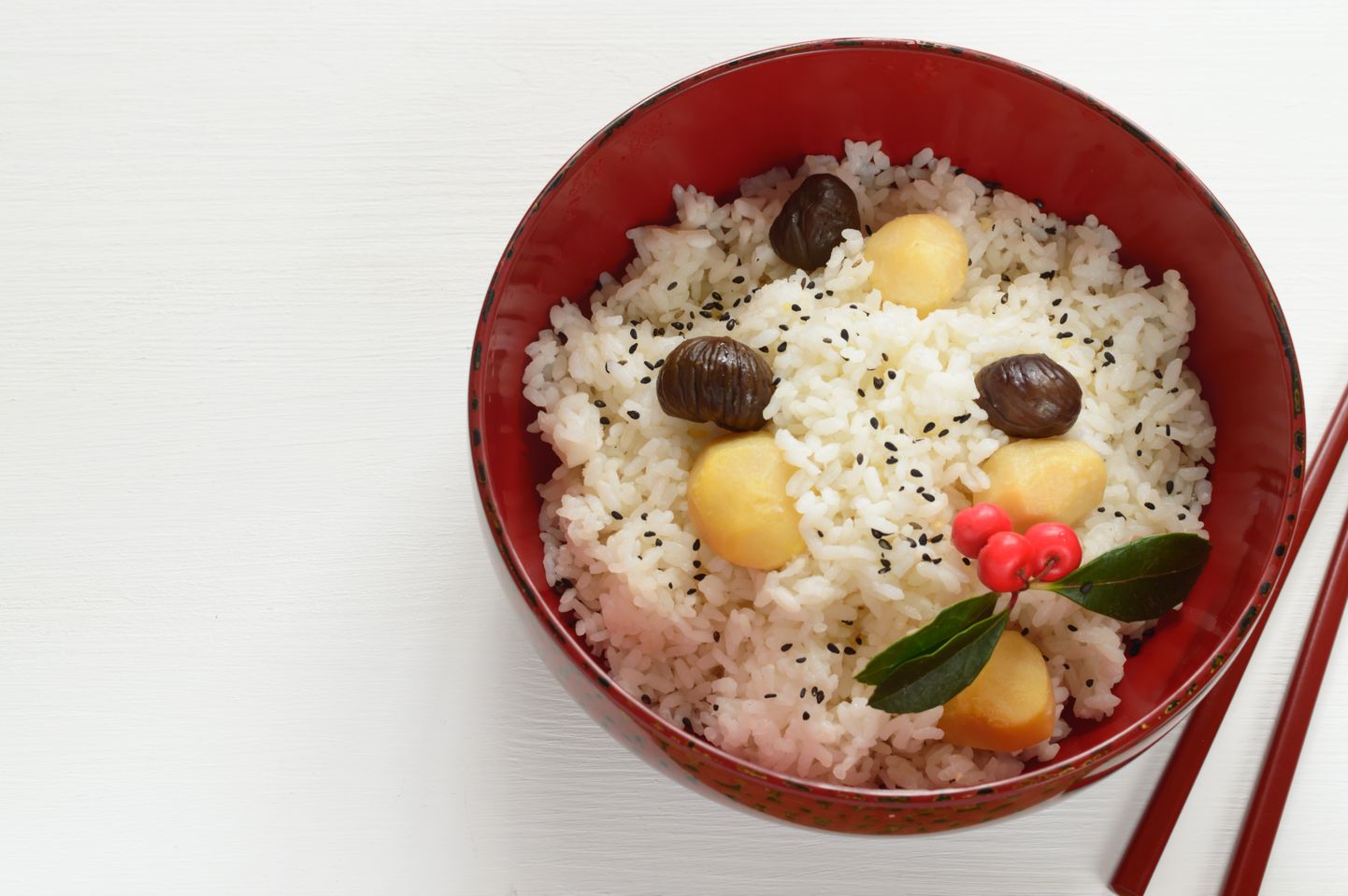 Осенние японское блюдо "кури гохан". Иллюстративное фото.