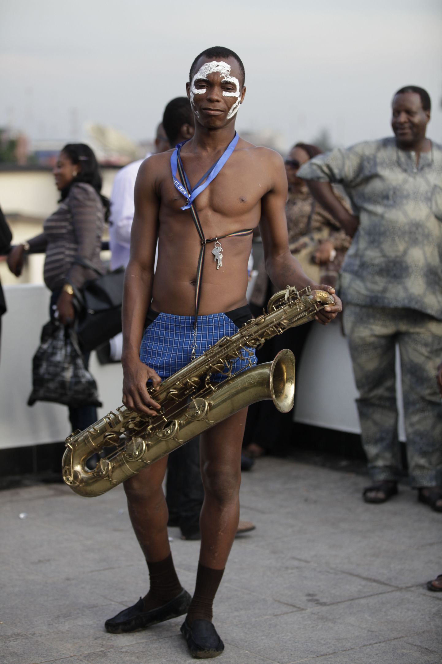Muusikafestival Nigeerias. Pildil olev muusik ei ole Dare Fasasi.