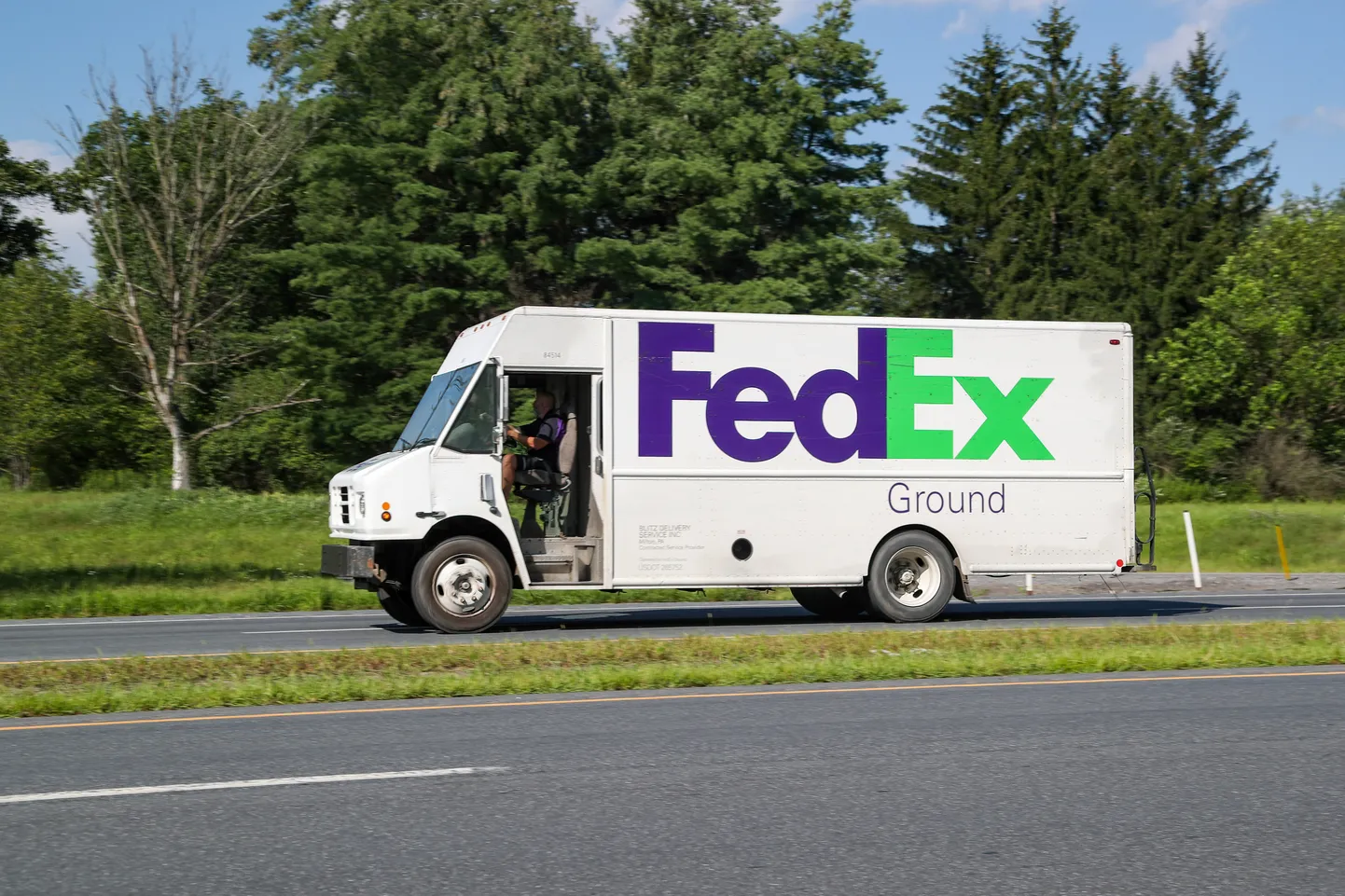 Kullerfirma FedEx auto Pennsylvania osariigi teel.