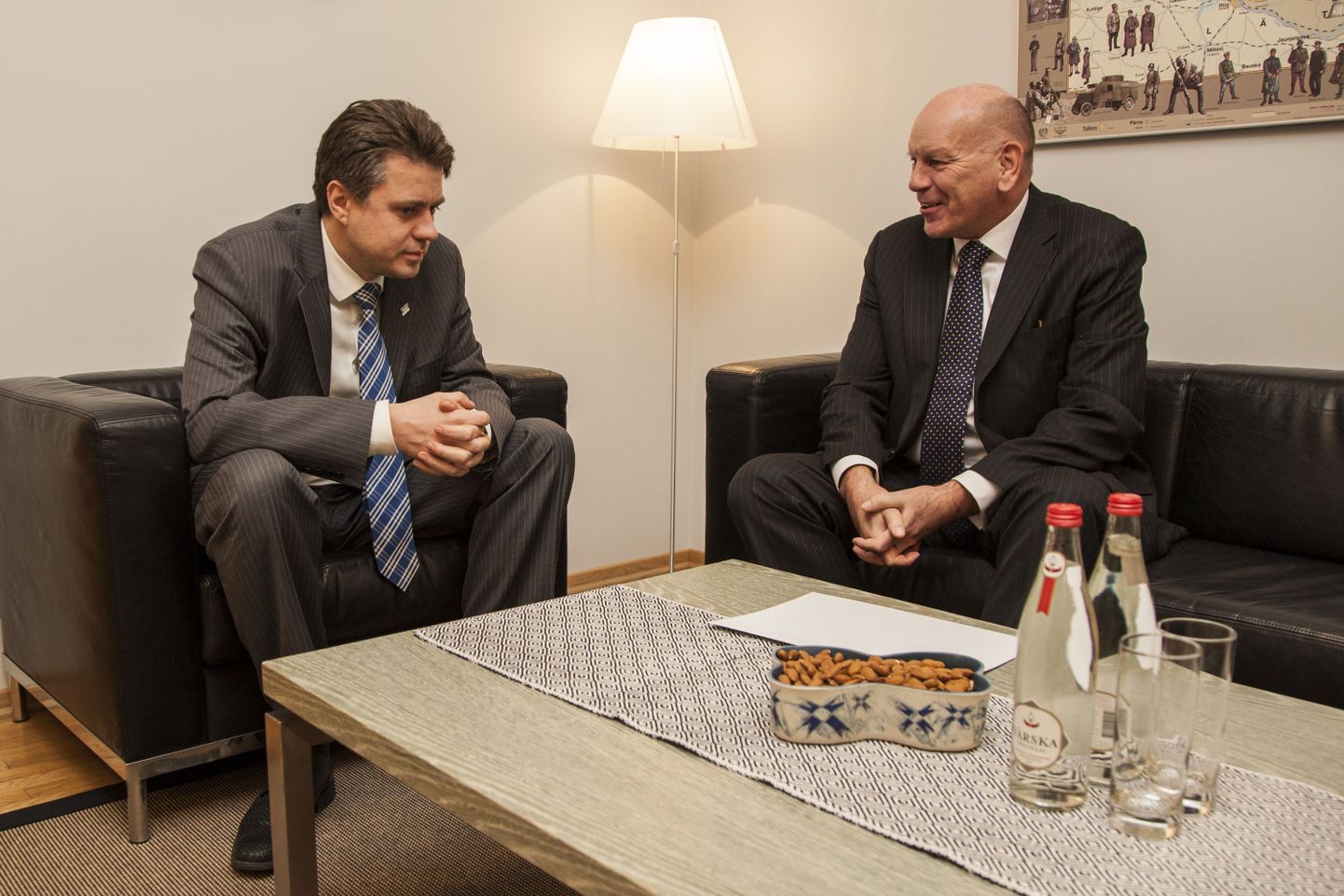 Kaitseminister Urmas Reinsalu kohtus Hollandi suursaadiku Jos Schellaarsiga.