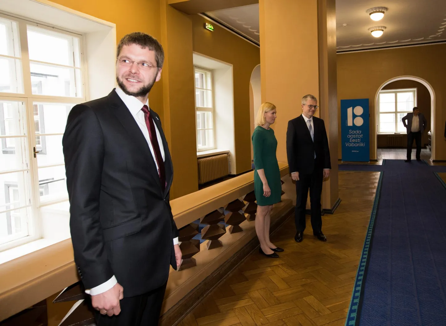 2. mail andis Jevgeni Ossinovski tervise- ja tööministri ameti üle ning otsustas kostitada oma minstriaja nõunikke lahkelt preemiatega.