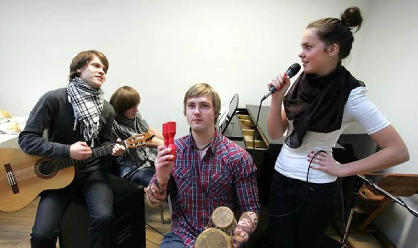 Noorteansamblite konkursis astus võistlustulle ka Rakvere ametikoolii bänd TeineAmet.