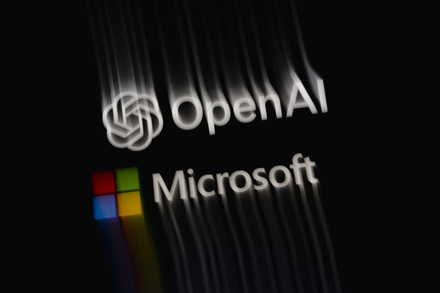 OpenAIsse on Microsoft juba investeerinud miljardeid, nüüd tahetakse koostöö viia uutesse kõrgustesse maailma kaugelt suurima serverikeskuse näol, mis majutab tehisaru treenivat superarvutit.