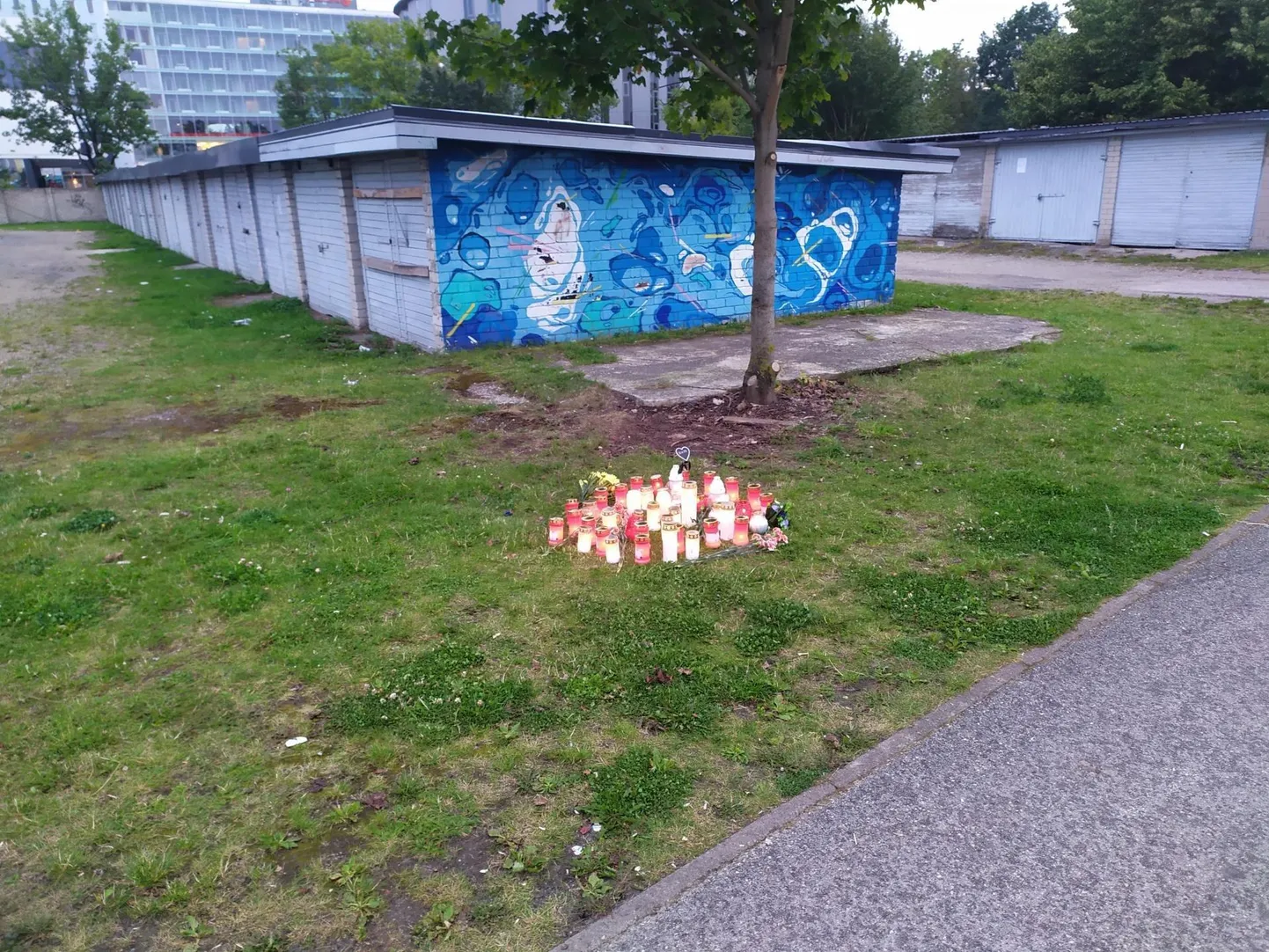 Pärnu Kesklinna silla lähistel Jaansoni terviseraja ääres garaažide juures toimus 30. juulil saatuslik peksmine.