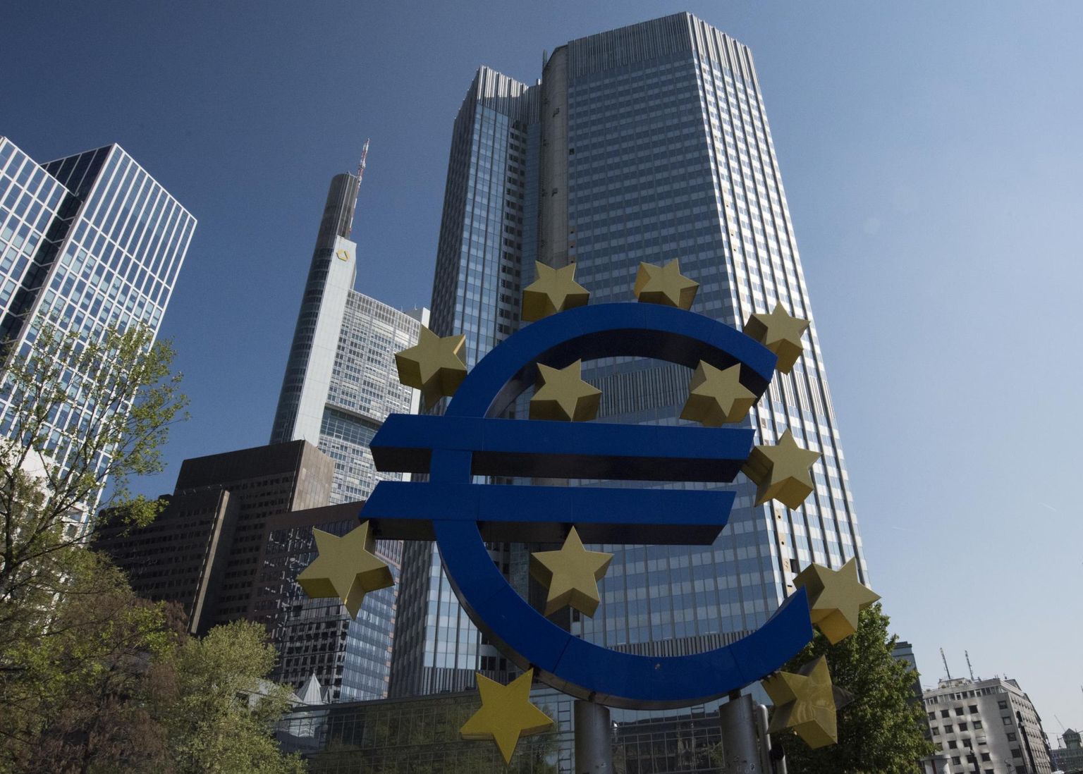 Laenuintresside liikumine sõltub suuresti sellest, mida võtab ette Euroopa Keskpank. Pildil Euroopa Keskpanga peakorter Eurotower Frankfurdis.