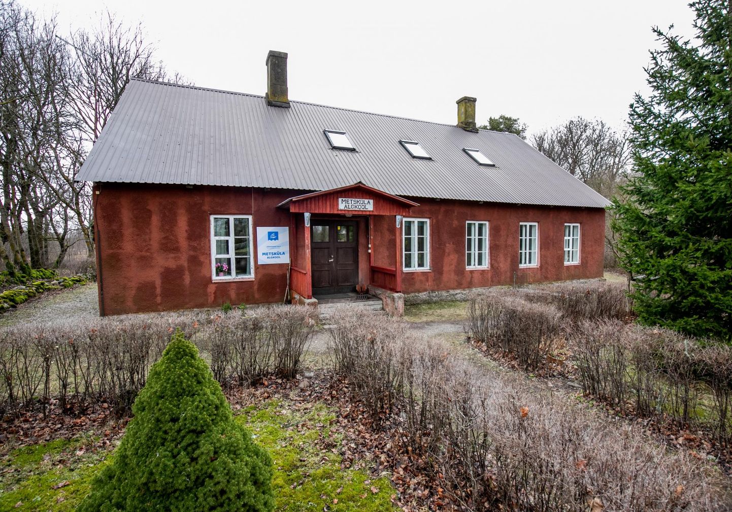 Eesti koolivõrgu korrastamine on paratamatu, ent see ei pea alati tähendama väikekoolide sulgemist, selgub Arenguseire keskuse raportist.
