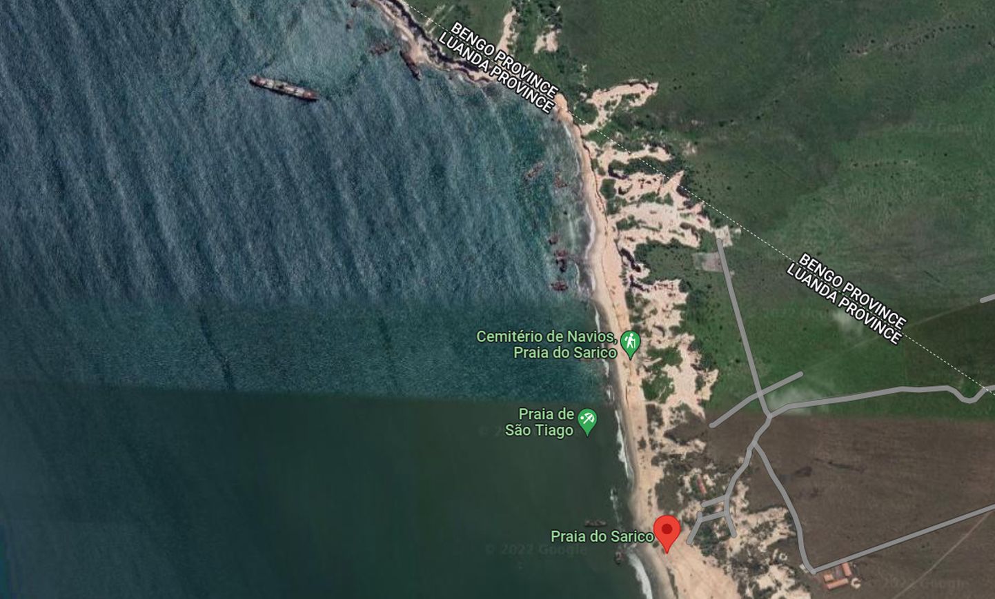 Vaadates rannajoont Google mapsi satelliidivaatel, on ranna ääres näha "pargituna" üsna palju vrakke.