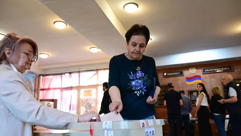Armēnijā notiek parlamenta vēlēšanas: izšķirsies valsts turp
