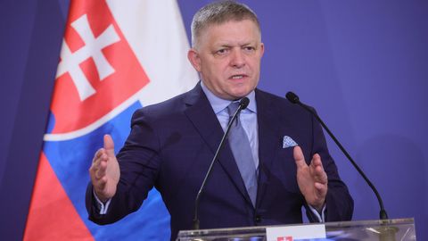 Slovākija NATO samitā neatbalstīs militāro atbalstu Ukrainai