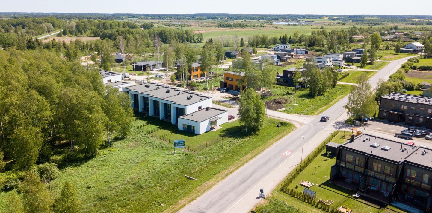 Kambja vallas Tartu külje all jõudsalt kasvanud Ülenurmes elab ligi 2500 inimest. Ka tänavu on vald sinna andnud 11 ehitusluba, ühtegi suuremat arendust praegu töös pole.