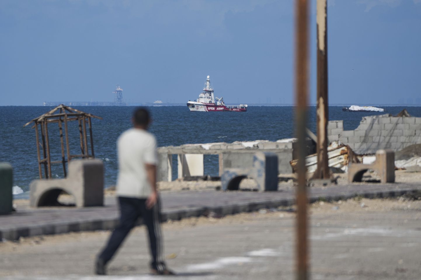 Hispaania heategevusorganisatsiooni Open Arms laev humanitaarabilastiga täna Gaza ranniku lähistel.