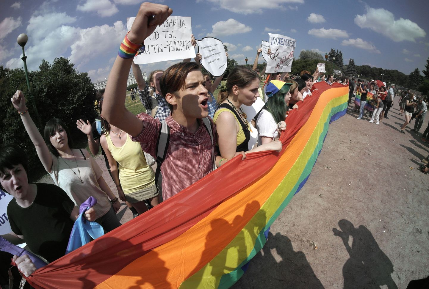 Peterburis läks homoõiguste meeleavaldusel vägivaldseks.