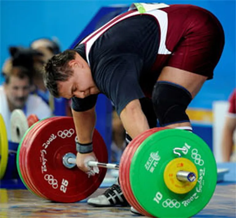 2008. gada 19. augusts, Pekina. Viktors Ščerbatihs izcīna bronzas medaļu svarcelšanā. 