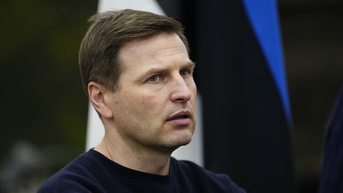 KLÕPS ⟩ Kaitseminister Hanno Pevkur sattus glamuursel poksiõhtul maailmakuulsa Hollywoodi staari kõrvale