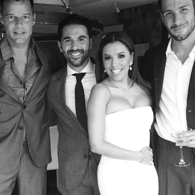 Eva Longoria abiellus Mehhikos / pildil abikaasa ja sõpradega