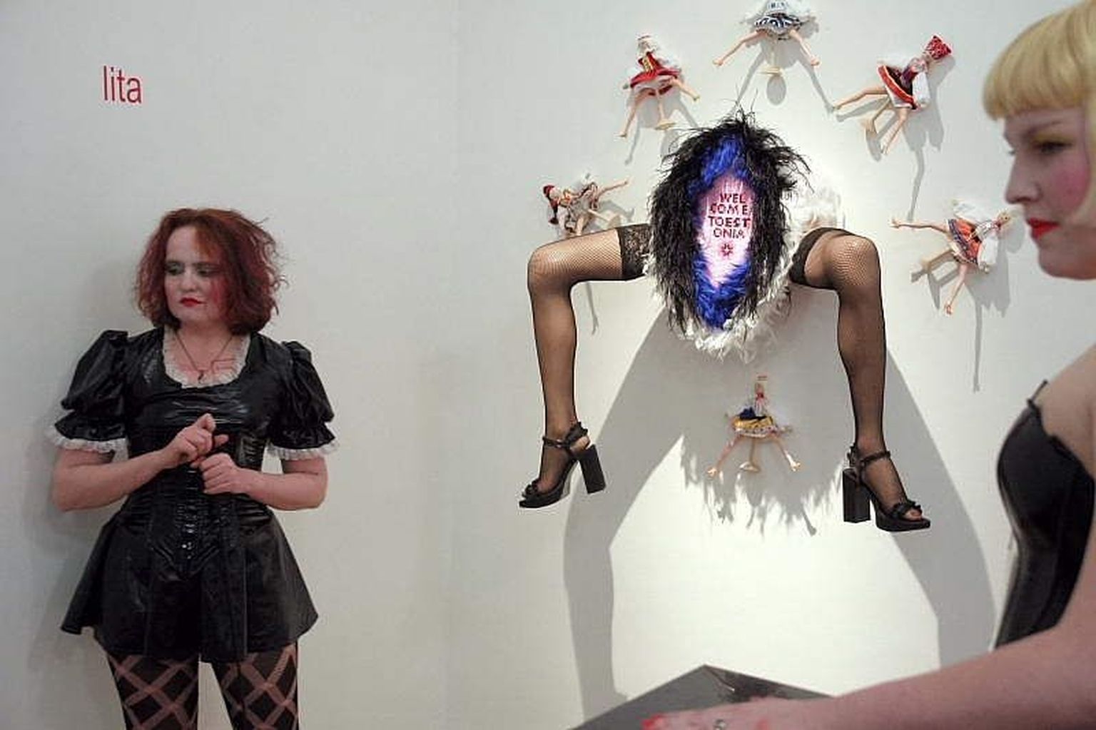Sandra Jõgeva näitusel "Kehaturg", 2007