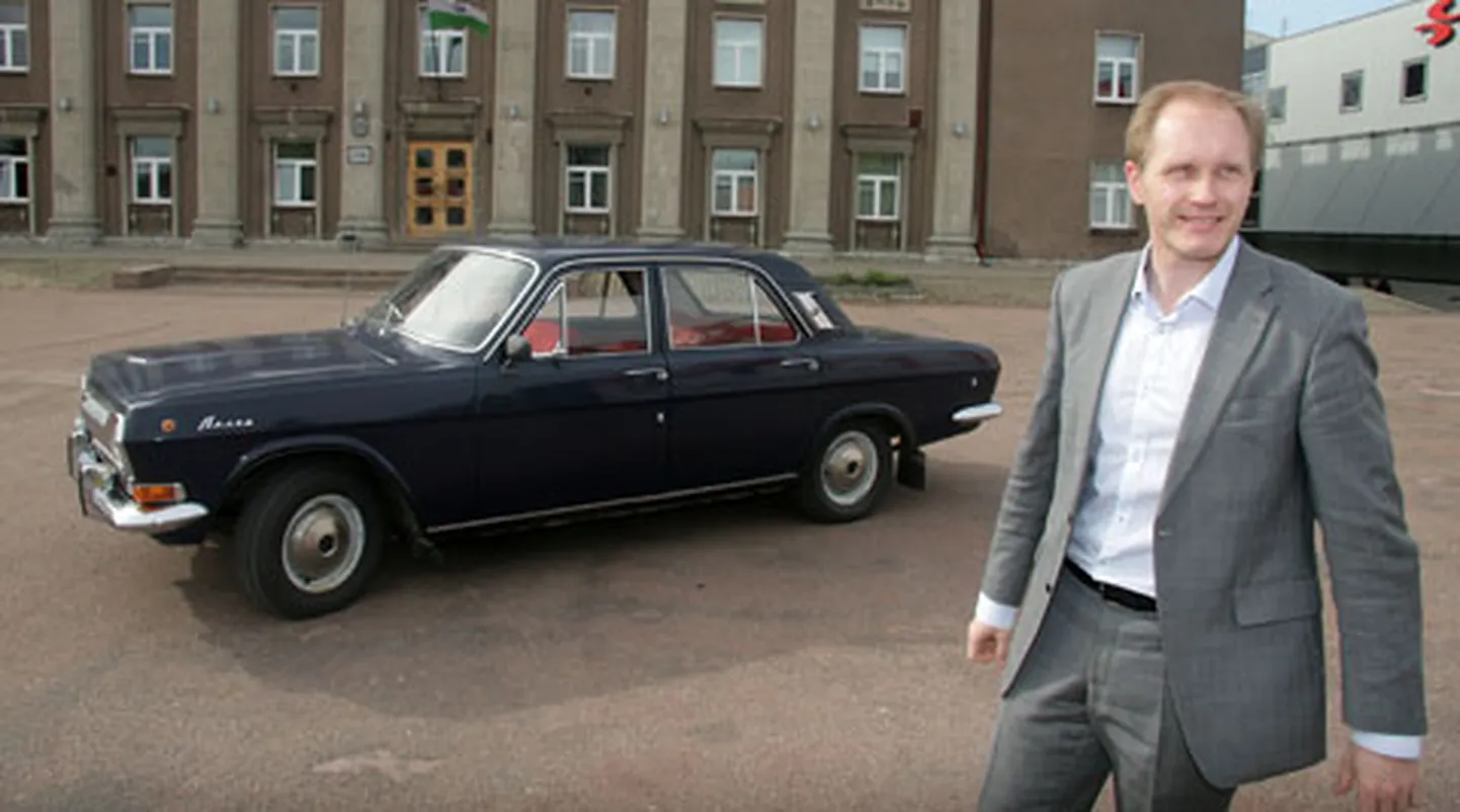 Maavalitsuse ees vanasti just sellised autod seisidki nagu Ilmar Auna Volga.