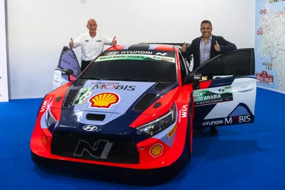 WRC promootori tegevdirektor Jona Siebel ja Saudi Araabia print Khalid Bin Sultan Al Abdullah Al-Faisal allkirjastasid juuni alguses kümneaastase lepingu WRC-ralli korraldamiseks Lähis-Ida riigis.