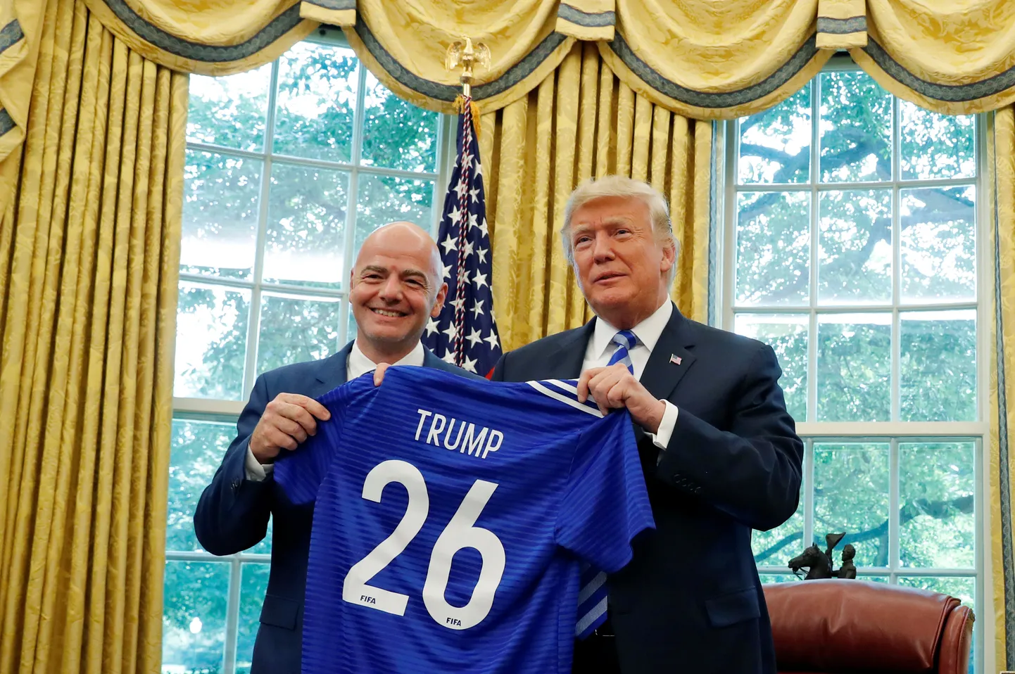 FIFA president Gianni Infantino (vasakul) külastas USA presidenti Donald Trumpi ka 2018. aastal pärast seda, kui 2026. aasta MMi korraldajate sekka valiti ka USA.