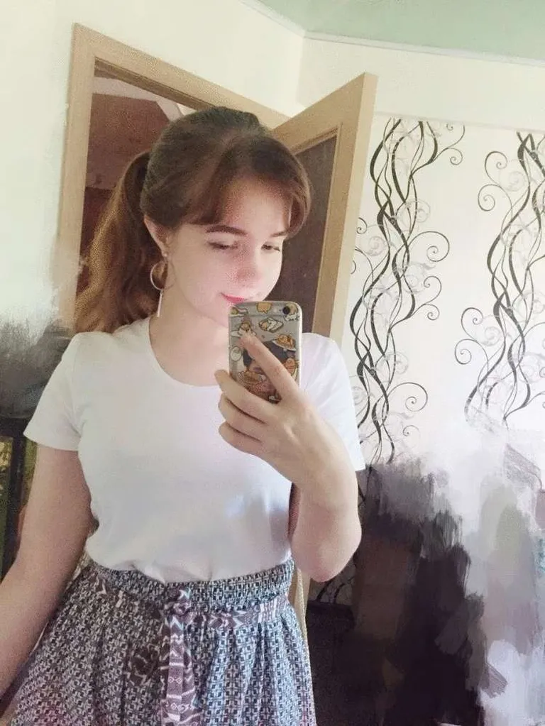 Девушка в мужских трусах