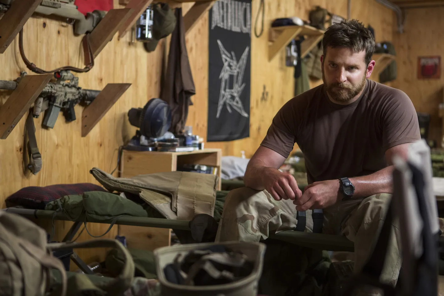 Bradley Cooper filmis «American Sniper»