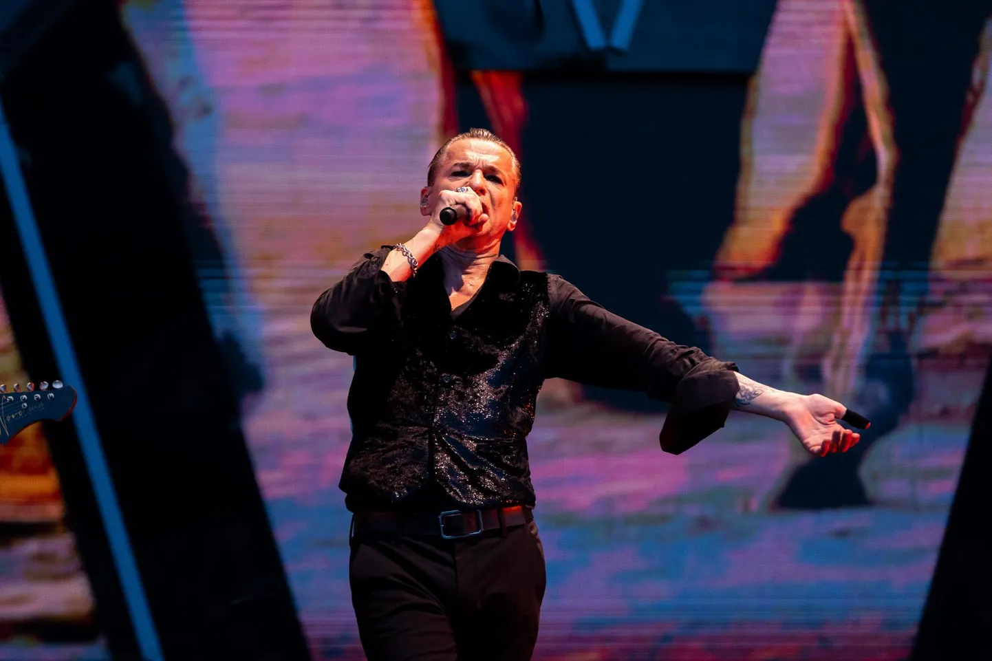 Dave Gahan – nagu disco-kerast välja hüpanud Mefisto.

FOTO: Dmitri Kotjuh