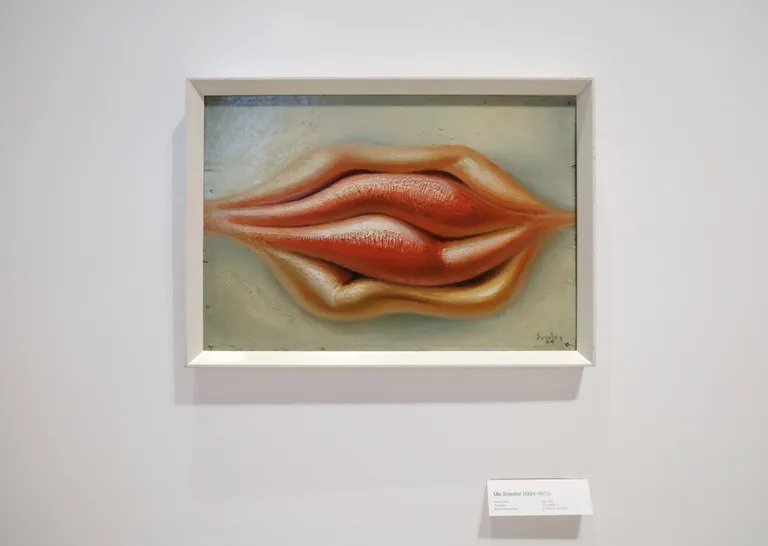 Ülo Soosteri maal «Huuled» (1964) näitusel «Sürrealism 100».