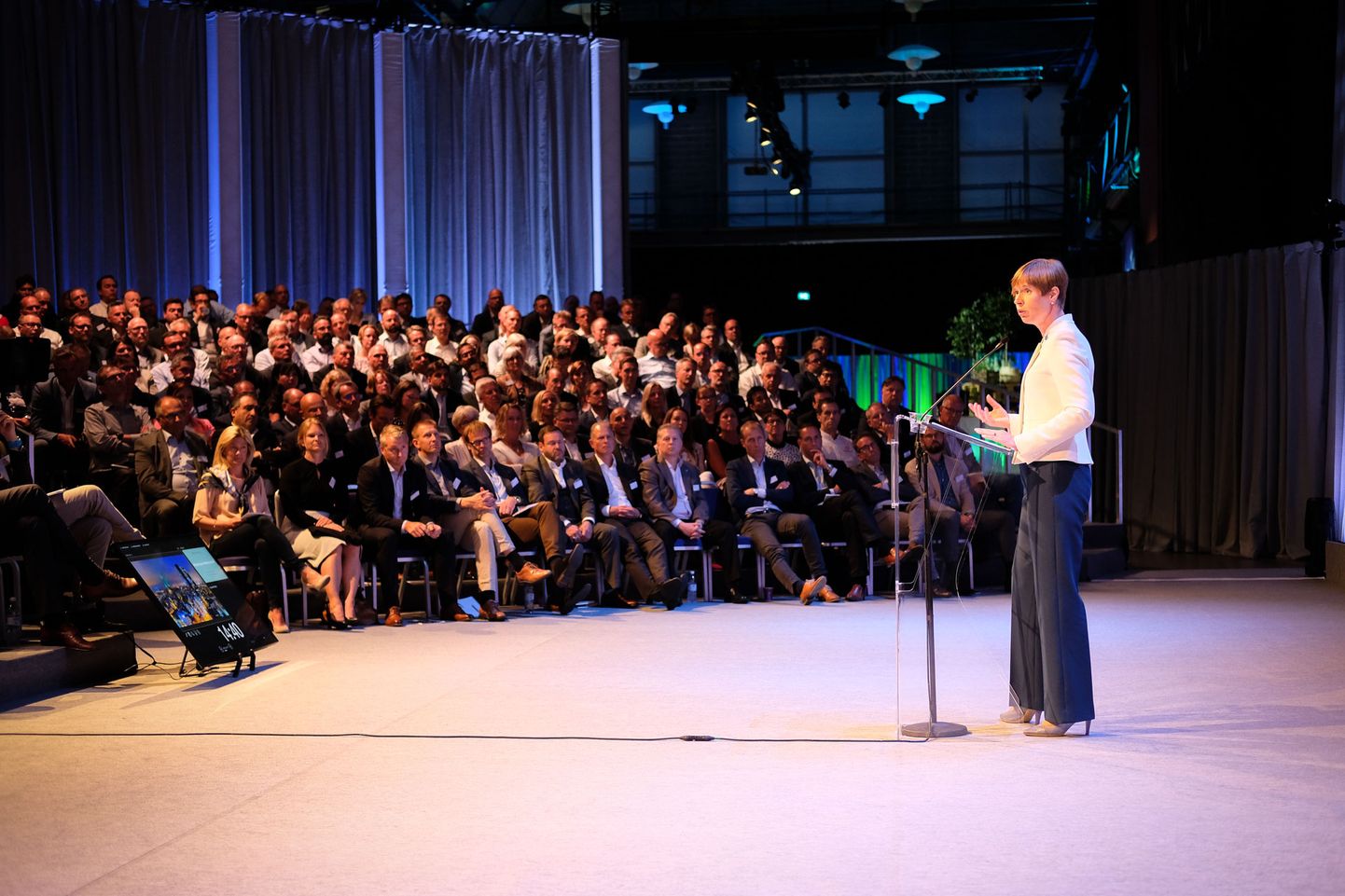President Kersti Kaljulaid Volvo grupi tippjuhtide konverentsil.
