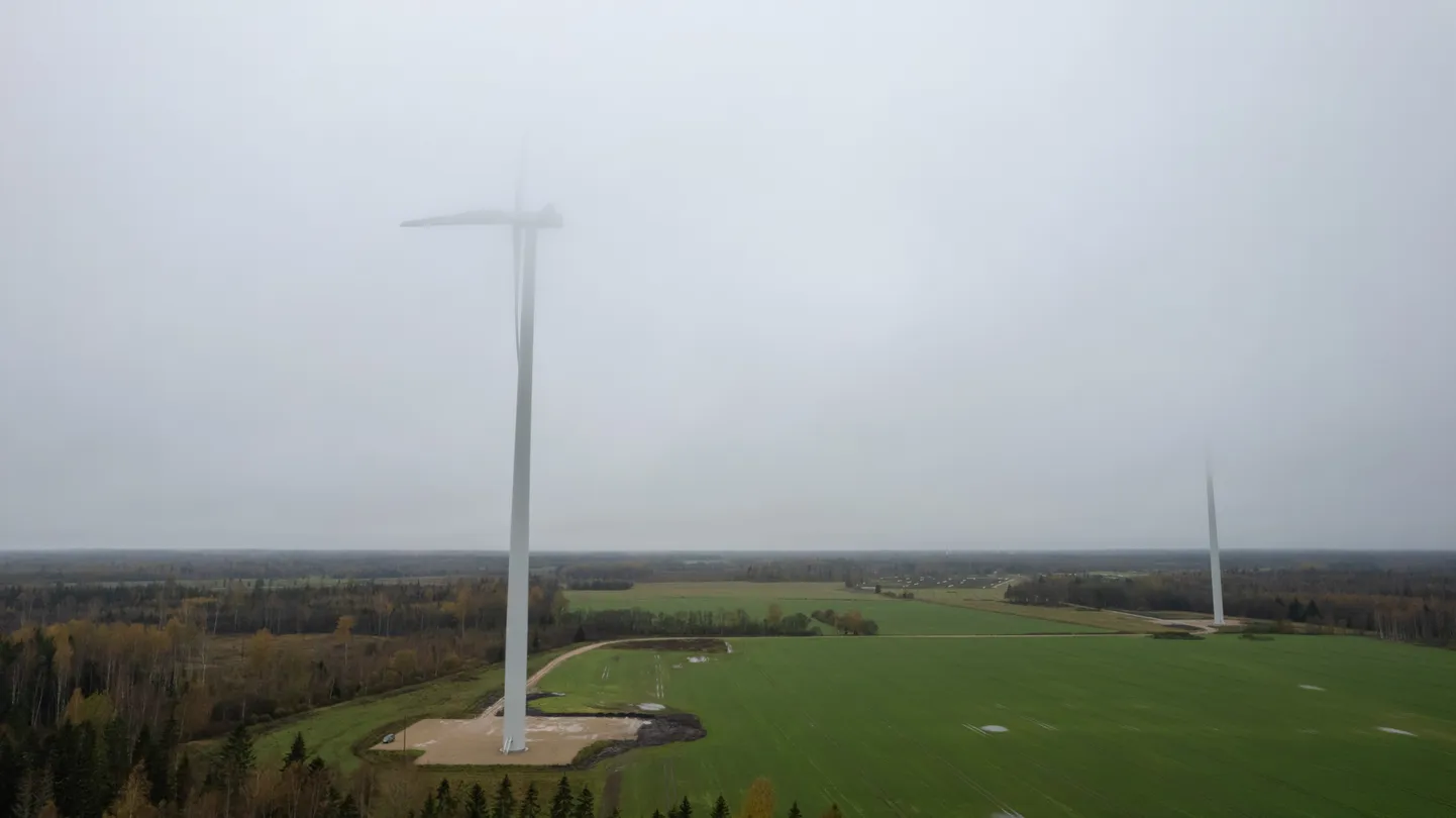 Pärnumaale Saarde valda rajatud tuulepark.