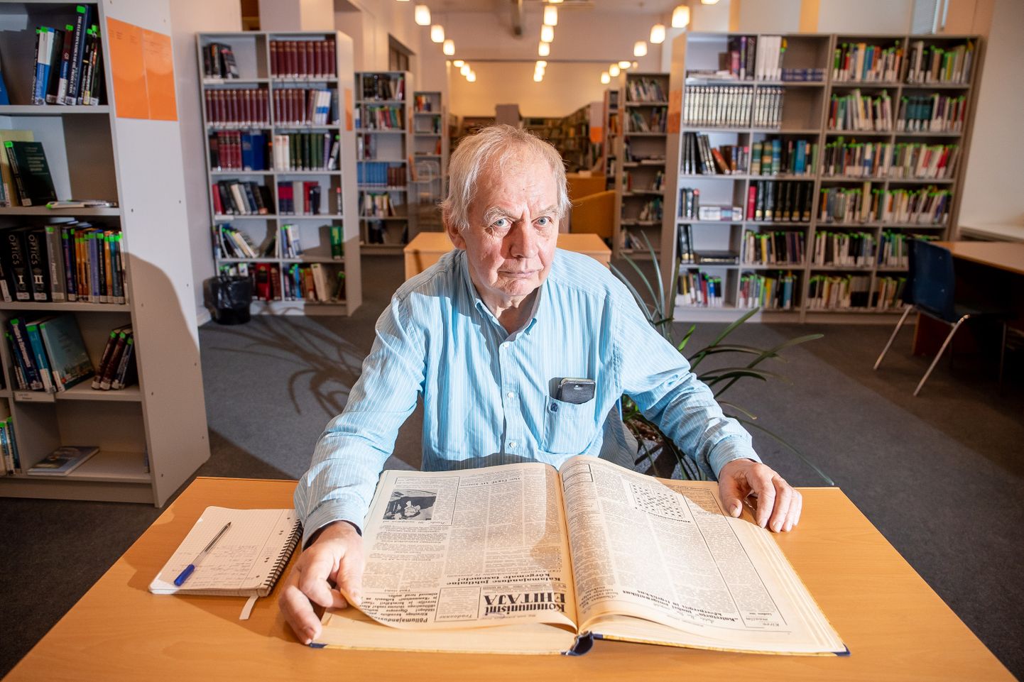 ARHIIVITÖÖ: Paar korda kuus käib Aare Laht Tallinna ülikooli raamatukogus lugemas vanu Saaremaa ajalehti, kust leiab uurimistöö jaoks väärtuslikku materjali.