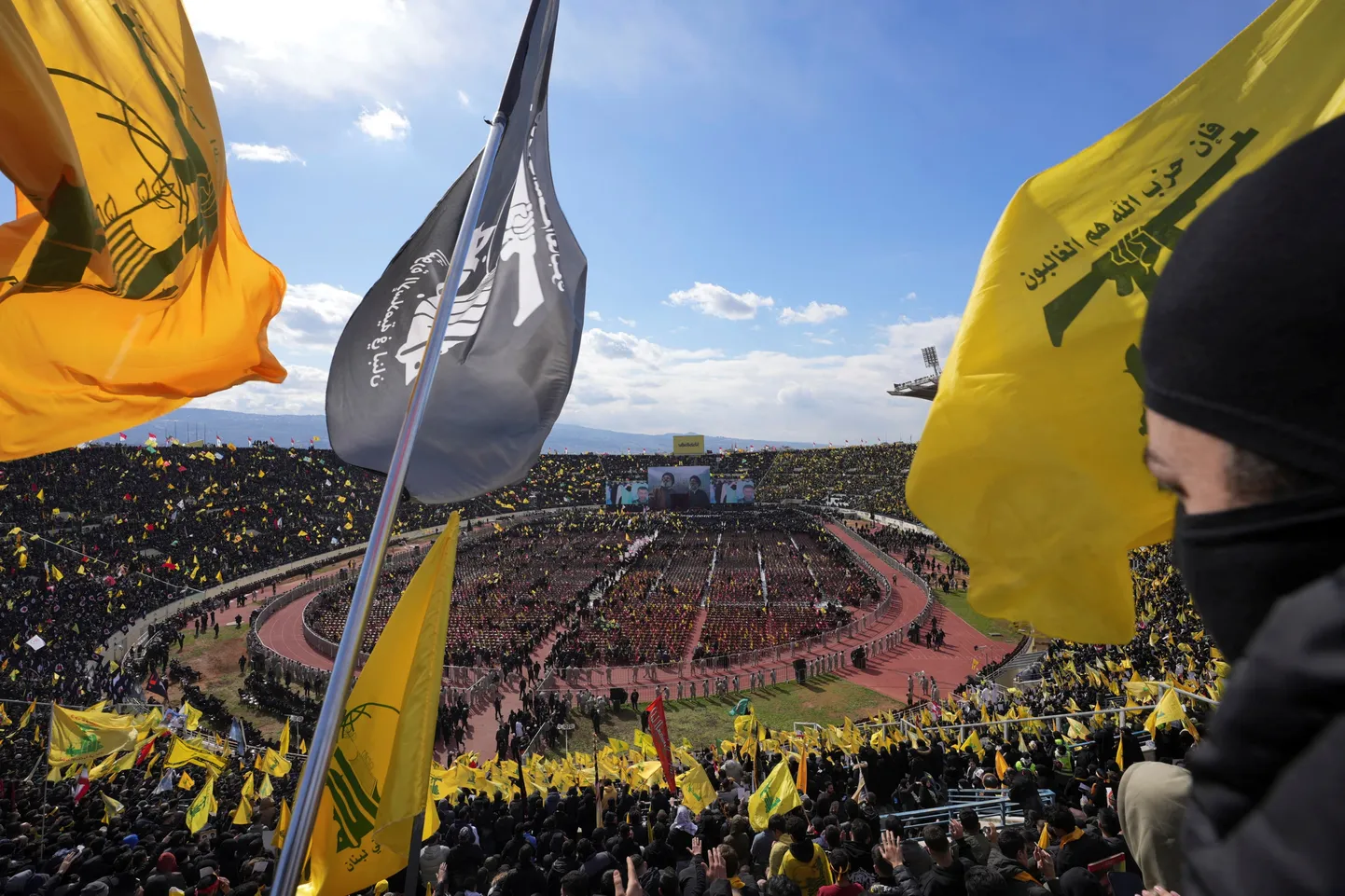 Tuhanded leinajad kogunesid Beiruti staadionile jätma hüvasti Liibanoni äärmusliikumise Hezbollah' juhi Hassan Nasrallah'ga.
