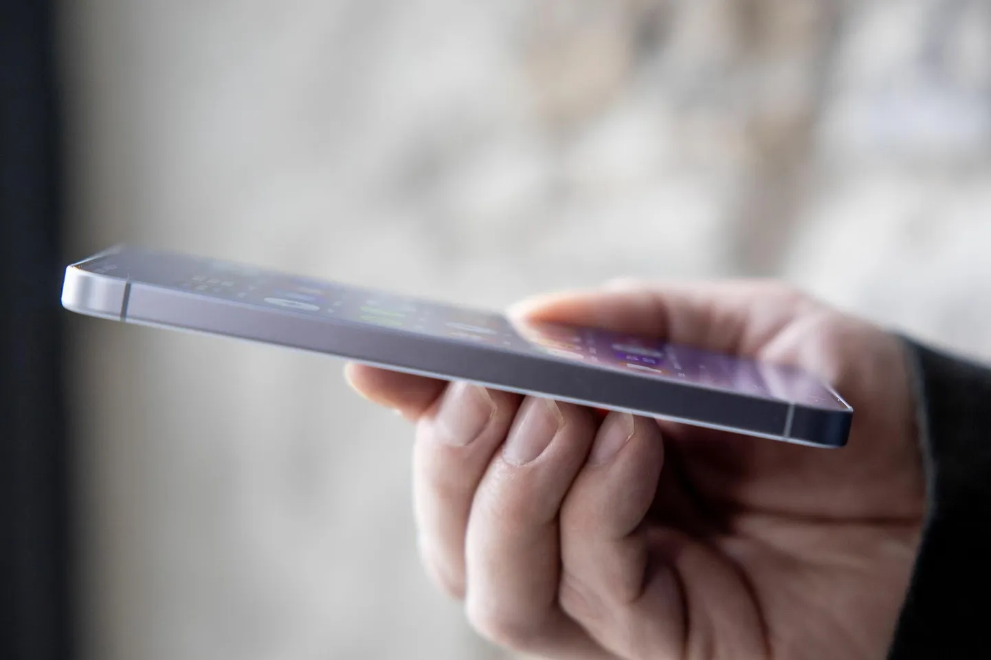 Riigiinfo telefon 1247 on kättesaadav ööpäev läbi eesti, vene ja inglise keeles.