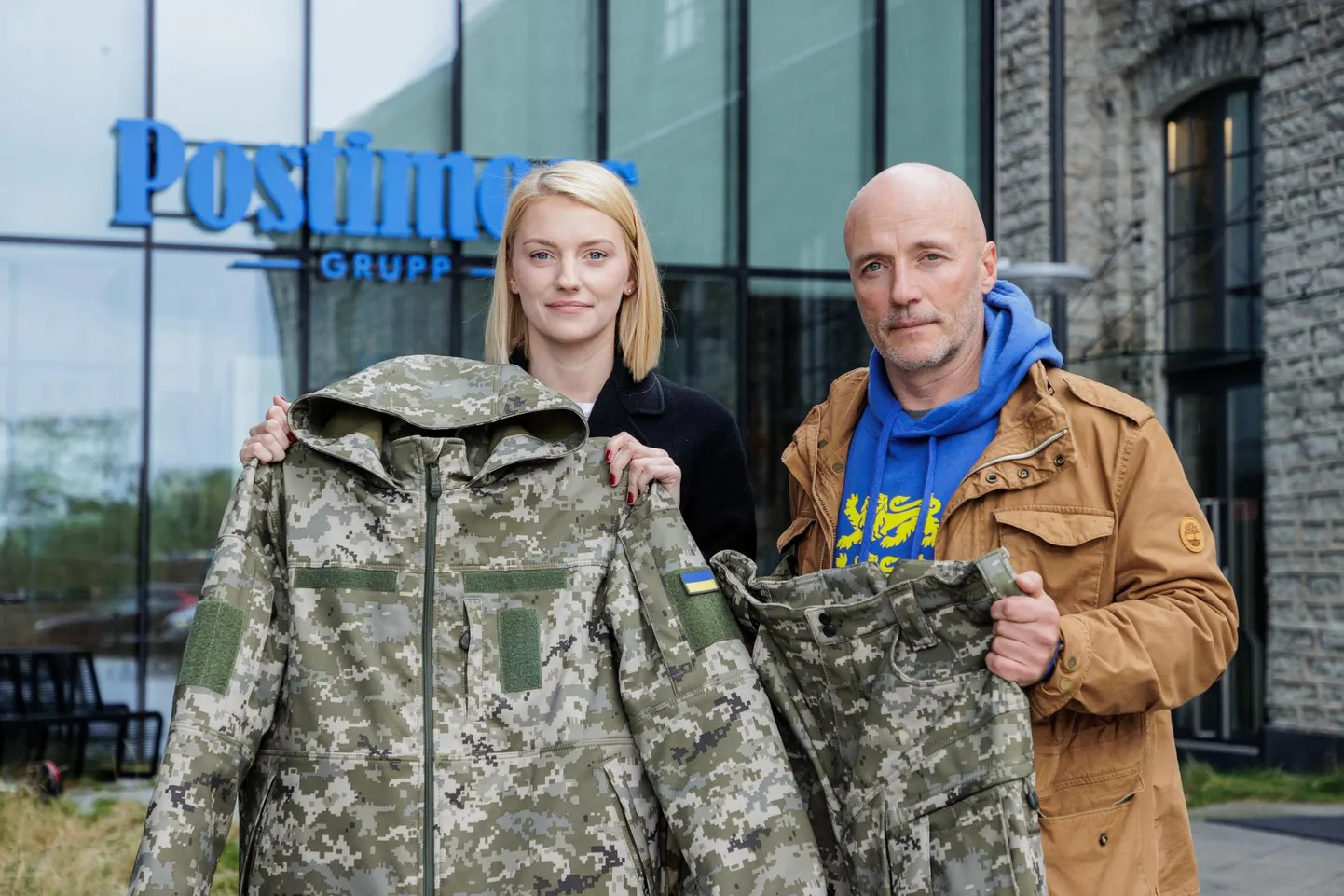 Slava Ukraini nõukogu liige, filmirežissöör, kaitseliitlane Ilmar Raag (koos Johanna-Maria Lehtme ja aktsiooni «1000 kangelast lumes» vormiga).