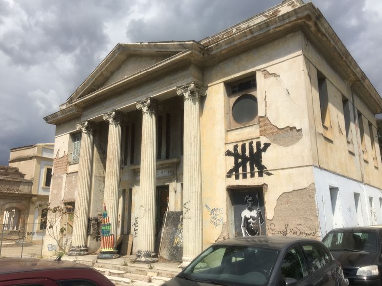 Ateena kunstiakadeemia üks hooneid on hea näide kreeklaste graffitilembusest. Foto: