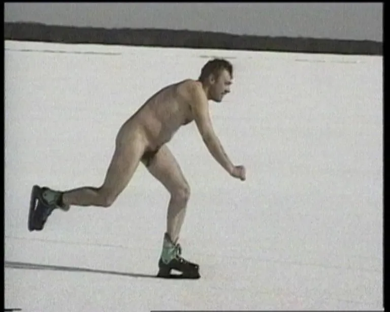 Jaan Toomik,
«Isa ja poeg.» 1998.
Video.
Eesti Kunstimuuseum.