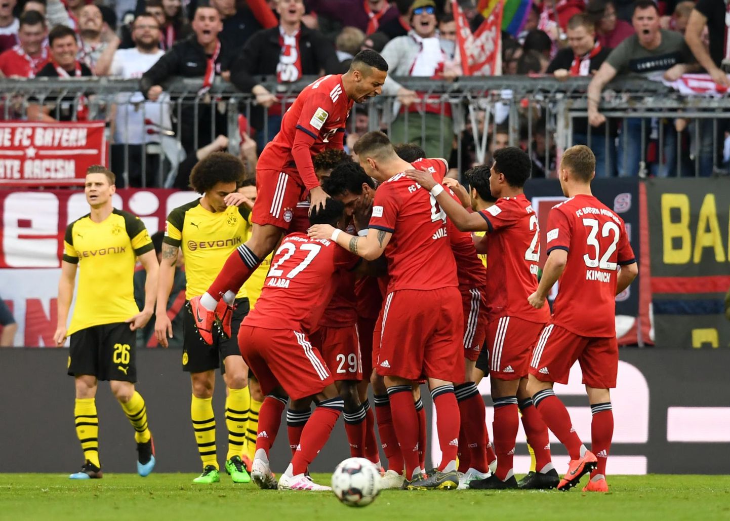 Värskuse ihkajad hoiavad Saksamaa tiitliduellis pöialt Dortmundi Borussiale, kes aga Müncheni Bayerni punasele väele nädalavahetusel koguni 0:5 alla jäi. 