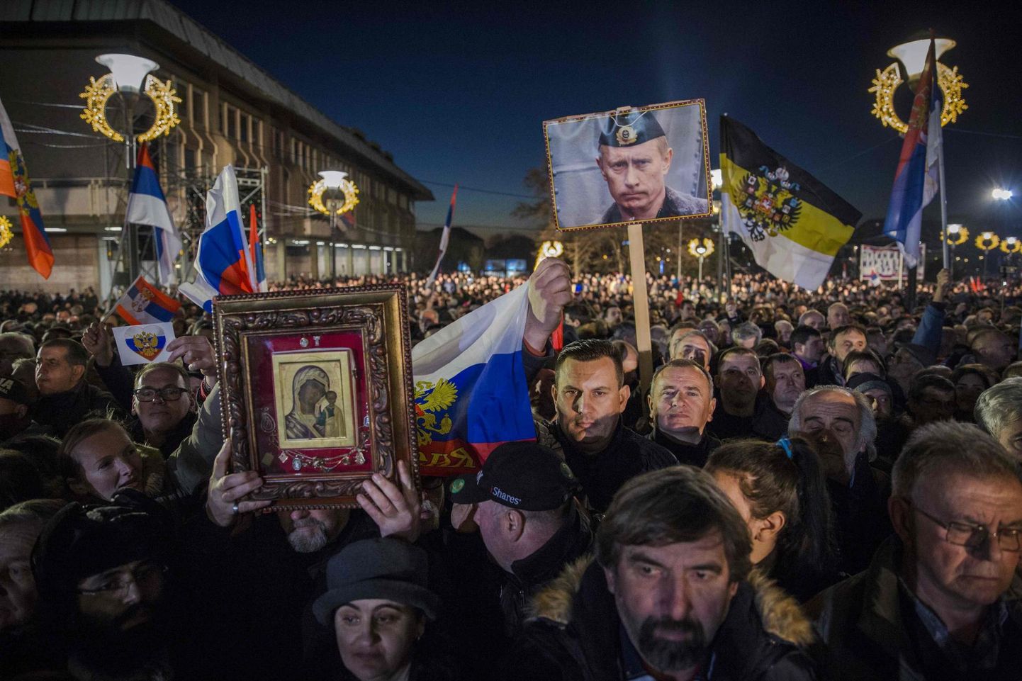 Venemaa presidenti Vladimir Putinit tervitati Belgradis ikoonide ja lippudega.