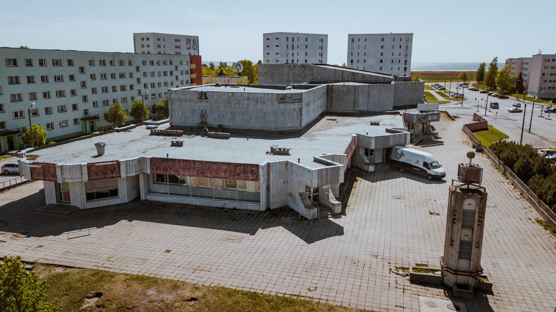 Kolmel enampakkumisel 570 000eurose alghinnaga müümata jäänud Pärnu Mai kultuurikeskus pannakse uuesti müüki.