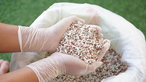 Uzņēmuma darbinieks piesavinājies 600 tonnu minerālmēslu; policija rosina sākt kriminālvajāšanu