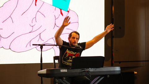 GALERII ⟩ Joonas Veelmaa andis oma luule lugejate 
