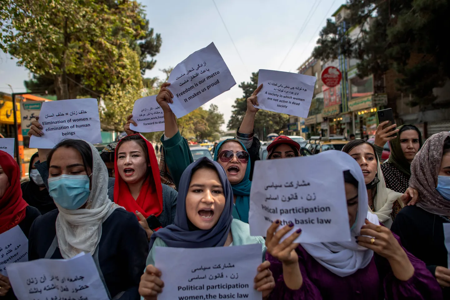 Afganistani naised nõuavad Kabulis endise naisteministeeriumi ees suuremaid õigusi Talibani võimu all.