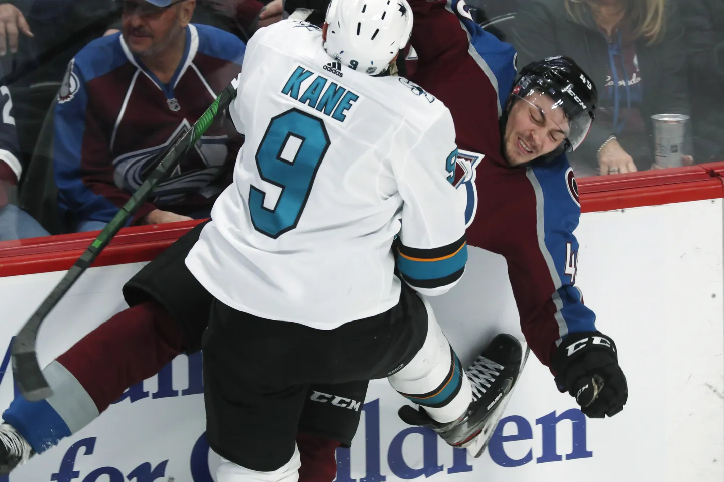 Jäähokimängija Evander Kane`il (nr 9) on lisaks väravakütimainele tuntud ka kui väljakul toorutseja.